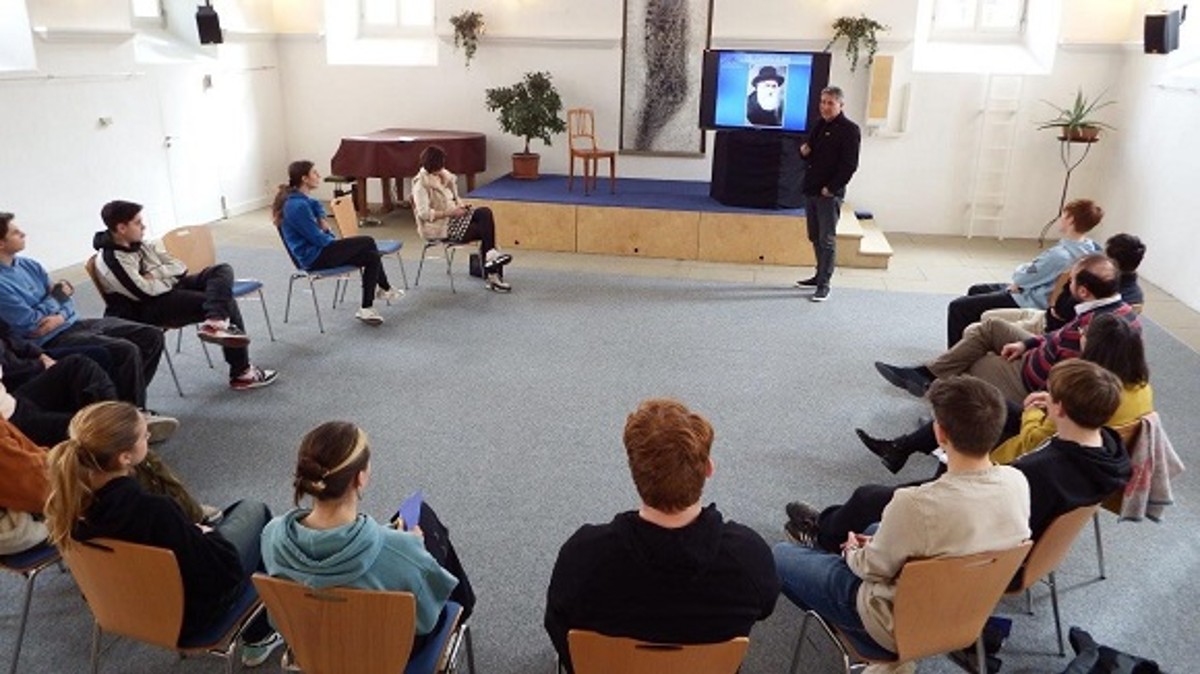 SCORA Gespräch zwischen Schüler und israelischem Schulleiter