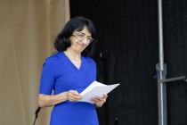 Muhterem Aras, Präsidentin des Landtags von Baden-Württemberg und diesjährige Schirmherrin des Musikfests der Stiftung Würth, zur Begrüßung auf der Bühne