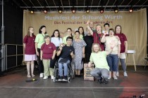 Gruppenbild des Anne-Sophie Chor auf der Bühne des 6. Musikfeste der Stiftung Würth